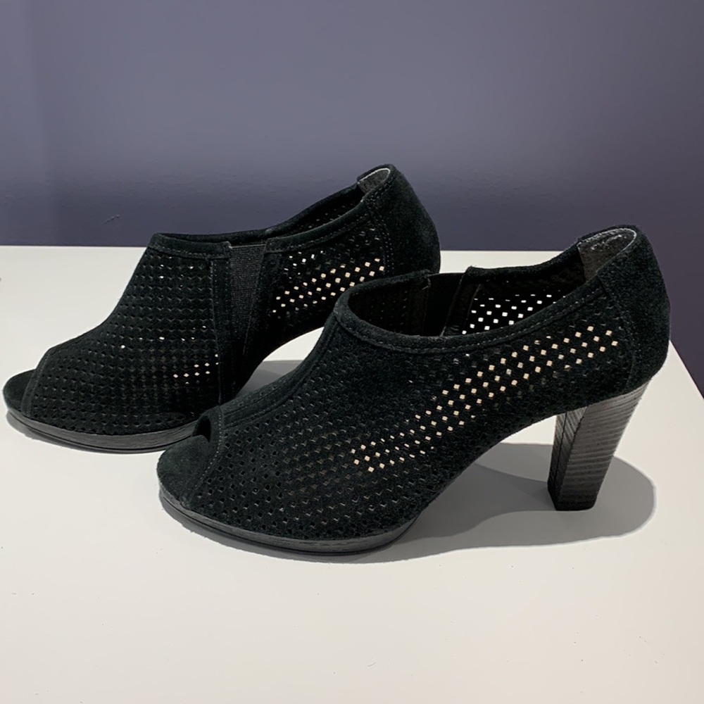 Super comfortable suede shoes